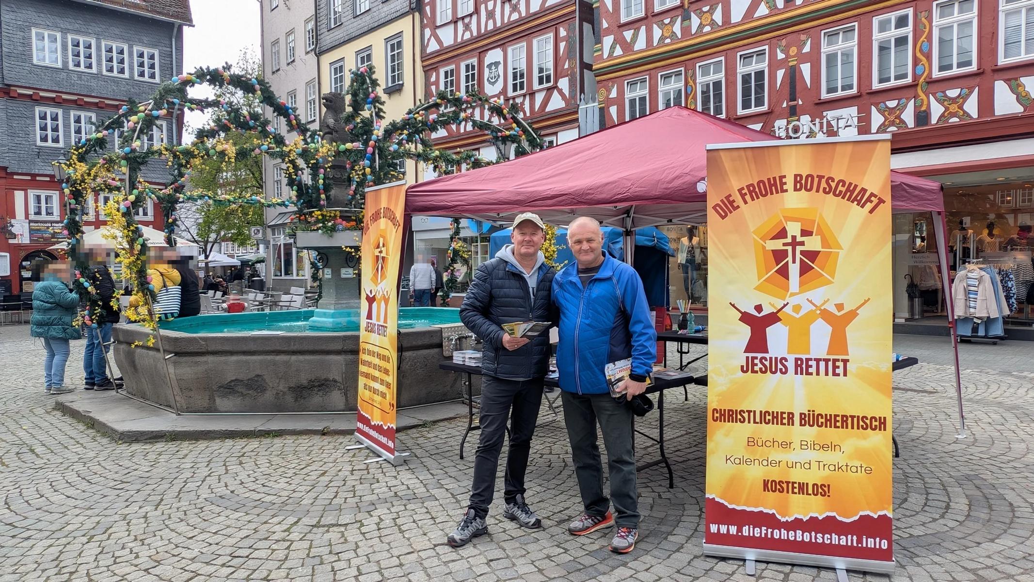 Büchertisch vom 10.04.2026 Herborn Brunnenplatz