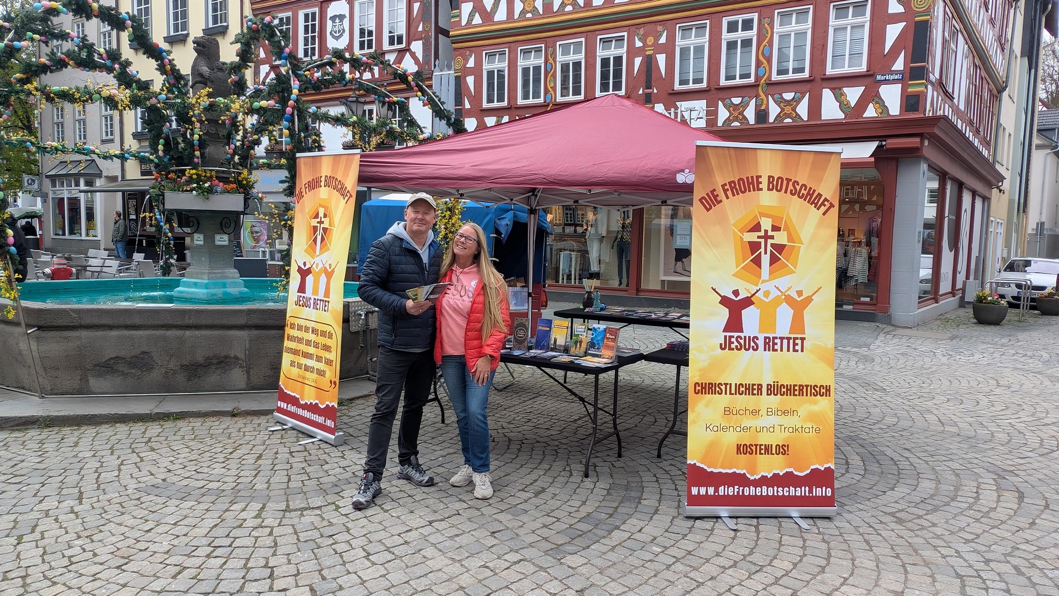 Büchertisch vom 10.04.2026 Herborn Brunnenplatz